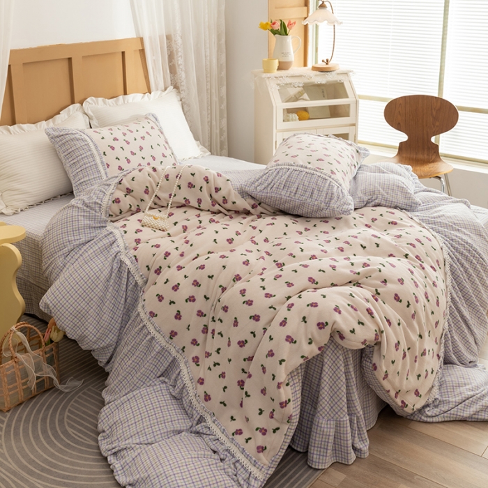 91家纺网 家纺一手货源 找家纺 金爱家  2021新款直播热卖牛奶绒220g泡泡袖四件套 迷你紫朵