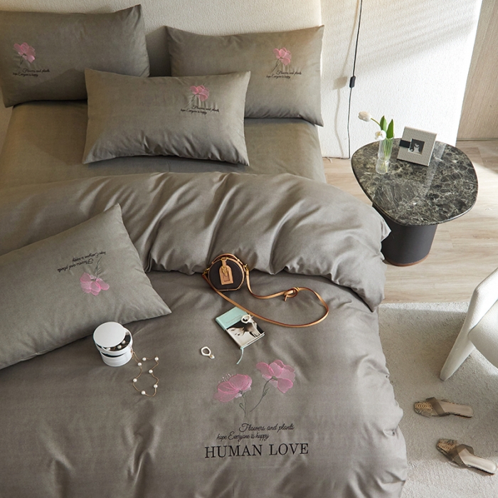 91家纺网 家纺一手货源 找家纺 凡客 2021秋冬新款雅棉刺绣四件套-花颜 花颜-灰