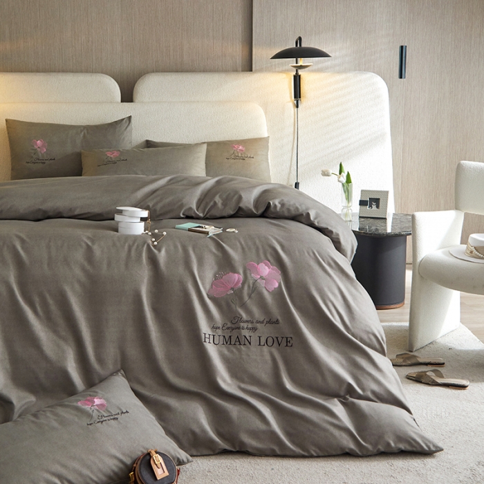 91家纺网 家纺一手货源 找家纺 凡客 2021秋冬新款雅棉刺绣四件套-花颜 花颜-灰