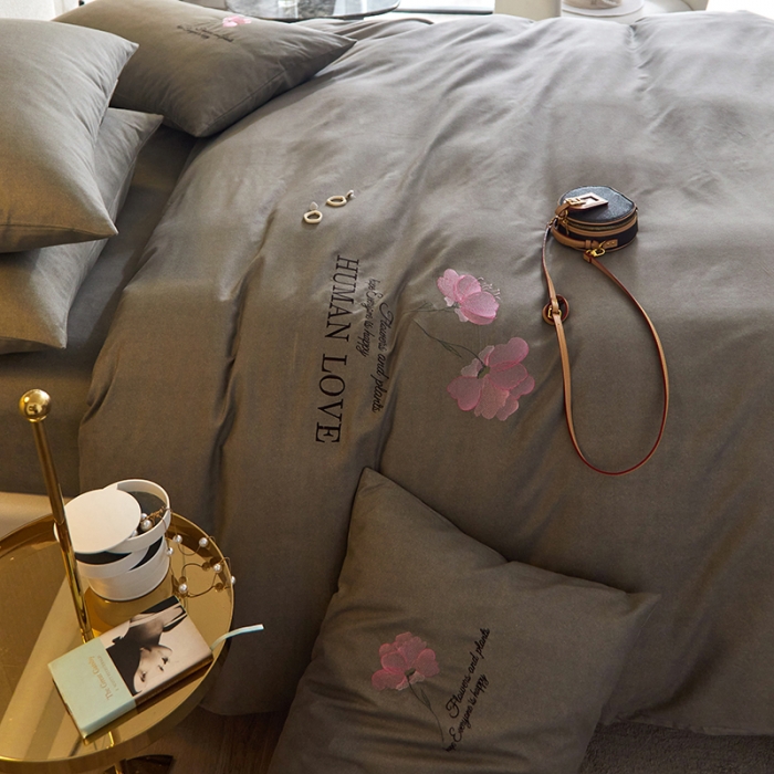 91家纺网 家纺一手货源 找家纺 凡客 2021秋冬新款雅棉刺绣四件套-花颜 花颜-灰