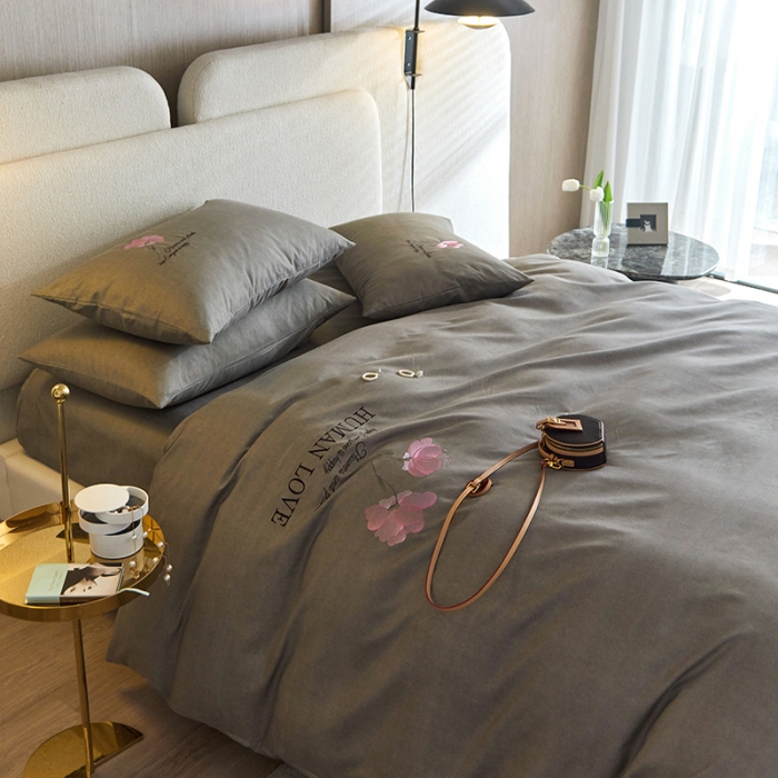 91家纺网 家纺一手货源 找家纺 凡客 2021秋冬新款雅棉刺绣四件套-花颜 花颜-灰