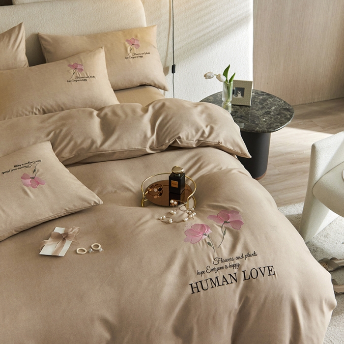 91家纺网 家纺一手货源 找家纺 凡客 2021秋冬新款雅棉刺绣四件套-花颜 花颜-浅驼