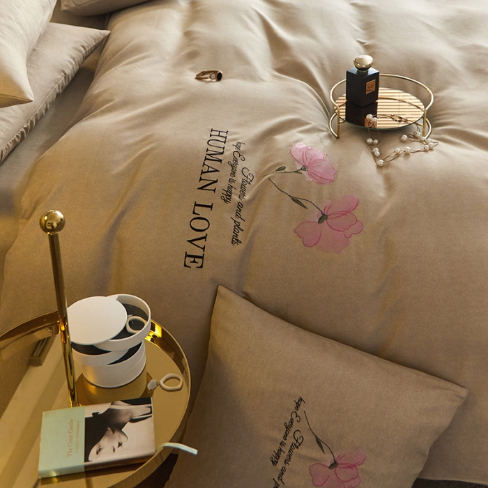 91家纺网 家纺一手货源 找家纺 凡客 2021秋冬新款雅棉刺绣四件套-花颜 花颜-浅驼