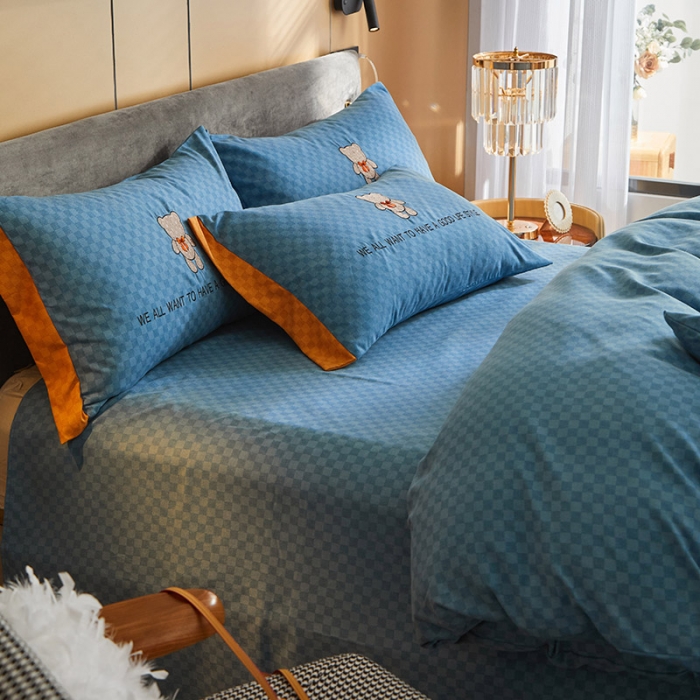 91家纺网 家纺一手货源 找家纺 凡客 2021秋冬新款埃类棉刺绣磨毛四件套-熊 轻奢熊-宾利蓝