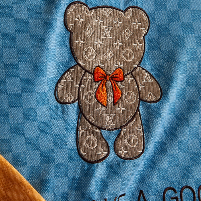 91家纺网 家纺一手货源 找家纺 凡客 2021秋冬新款埃类棉刺绣磨毛四件套-熊 轻奢熊-宾利蓝