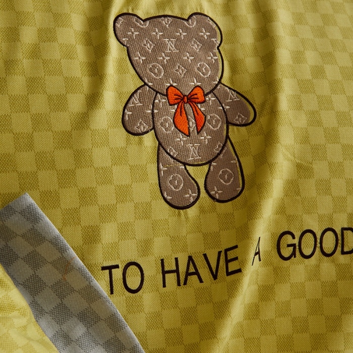 91家纺网 家纺一手货源 找家纺 凡客 2021秋冬新款埃类棉刺绣磨毛四件套-熊 轻奢熊-蜂蜜黄