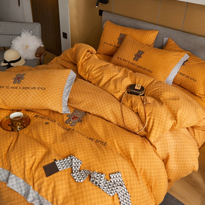 91家纺网 家纺一手货源 找家纺 凡客 2021秋冬新款埃类棉刺绣磨毛四件套-熊 轻奢熊-落日橙