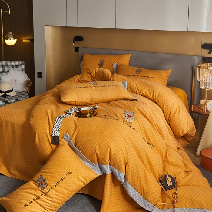 91家纺网 家纺一手货源 找家纺 凡客 2021秋冬新款埃类棉刺绣磨毛四件套-熊 轻奢熊-落日橙