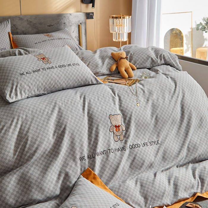 91家纺网 家纺一手货源 找家纺 凡客 2021秋冬新款埃类棉刺绣磨毛四件套-熊 轻奢熊-绅士灰