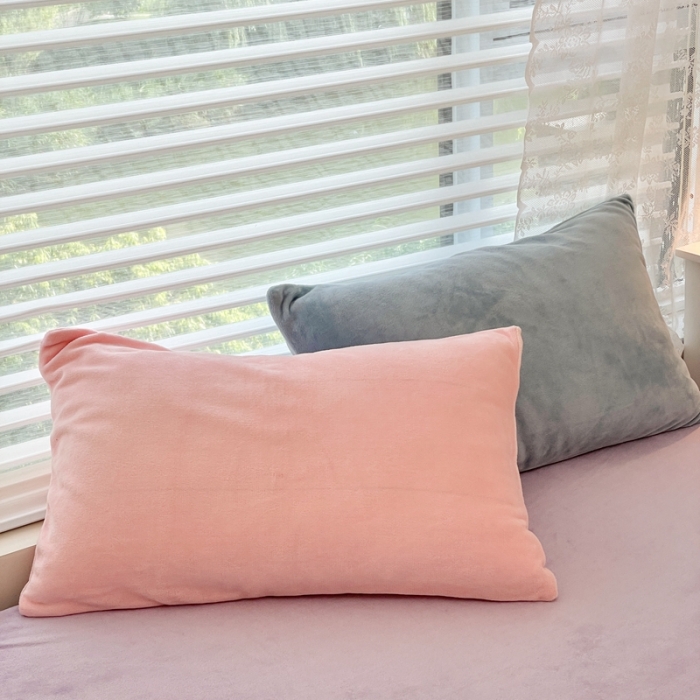 91家纺网 家纺一手货源 找家纺 慕尚2022新款纯色搭色奶油席牛奶绒枕套48*74cm粉+蓝