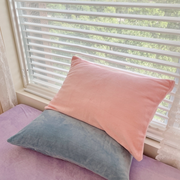 91家纺网 家纺一手货源 找家纺 慕尚2022新款纯色搭色奶油席牛奶绒枕套48*74cm粉+蓝