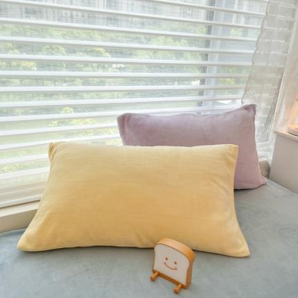 91家纺网 家纺一手货源 找家纺 慕尚2022新款纯色搭色奶油席牛奶绒枕套48*74cm黄+紫