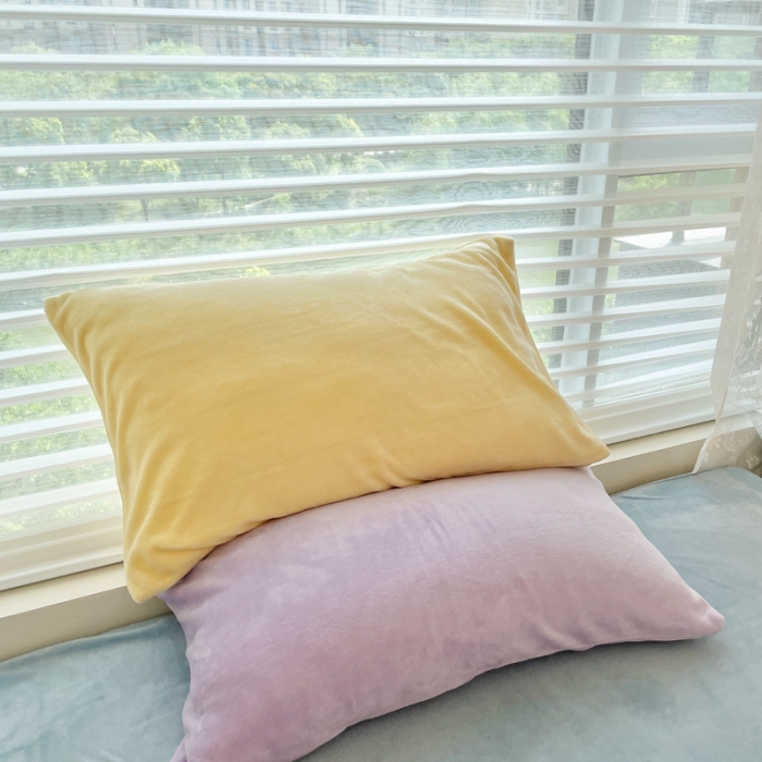 91家纺网 家纺一手货源 找家纺 慕尚2022新款纯色搭色奶油席牛奶绒枕套48*74cm黄+紫