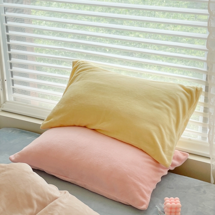 91家纺网 家纺一手货源 找家纺 慕尚2025纯色搭色奶油席牛奶绒枕套48*74cm 黄色+玉