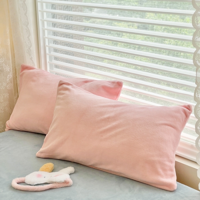 91家纺网 家纺一手货源 找家纺 慕尚2022新款纯色搭色奶油席牛奶绒枕套48*74cm 浅玉