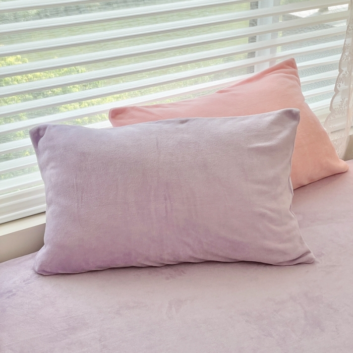 91家纺网 家纺一手货源 找家纺 慕尚2022新款纯色搭色奶油席牛奶绒枕套48*74cm紫＋粉