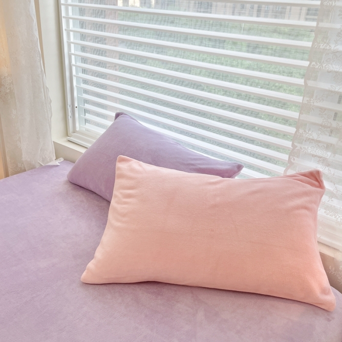 91家纺网 家纺一手货源 找家纺 慕尚2022新款纯色搭色奶油席牛奶绒枕套48*74cm紫＋粉
