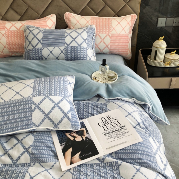 91家纺网 家纺一手货源 找家纺 慕尚 2022新款雕花绒立体牛奶绒轻奢系列四件套 华夫蓝