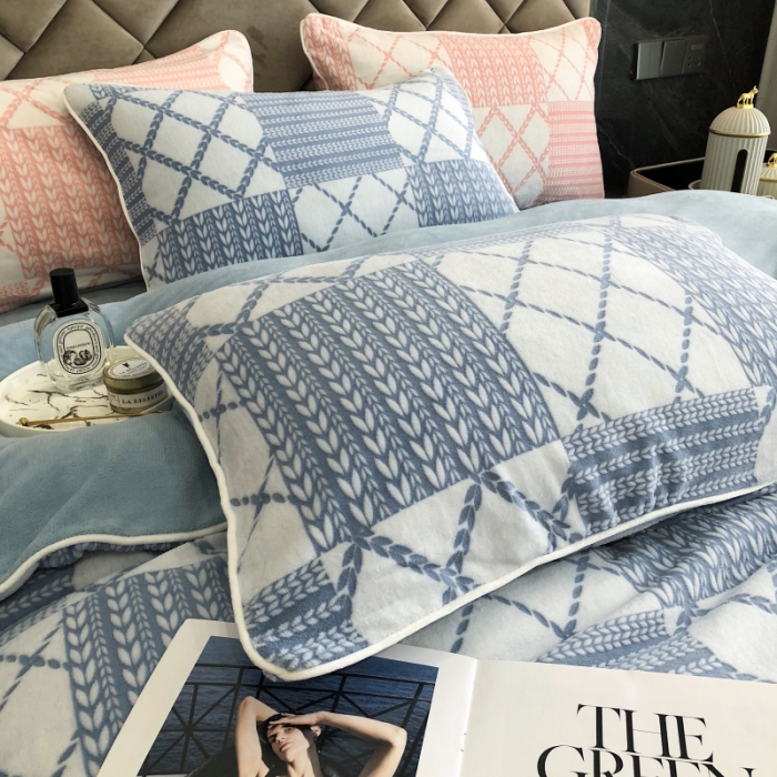 91家纺网 家纺一手货源 找家纺 慕尚 2022新款雕花绒立体牛奶绒轻奢系列四件套 华夫蓝