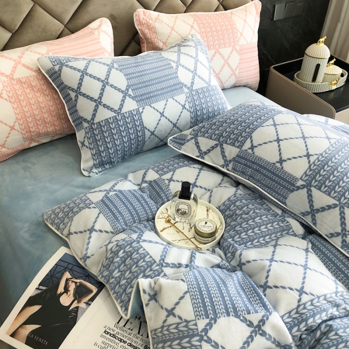 91家纺网 家纺一手货源 找家纺 慕尚 2022新款雕花绒立体牛奶绒轻奢系列四件套 华夫蓝