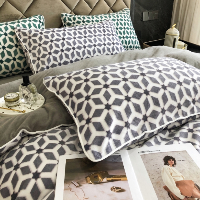 91家纺网 家纺一手货源 找家纺 慕尚 2022新款雕花绒立体牛奶绒轻奢系列四件套 洛奇灰