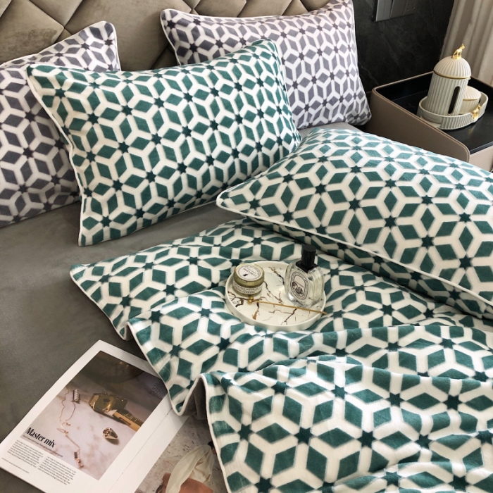 91家纺网 家纺一手货源 找家纺 慕尚 2022新款雕花绒立体牛奶绒轻奢系列四件套 洛奇绿