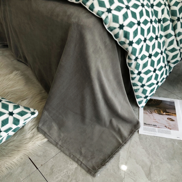 91家纺网 家纺一手货源 找家纺 慕尚 2022新款雕花绒立体牛奶绒轻奢系列四件套 洛奇绿