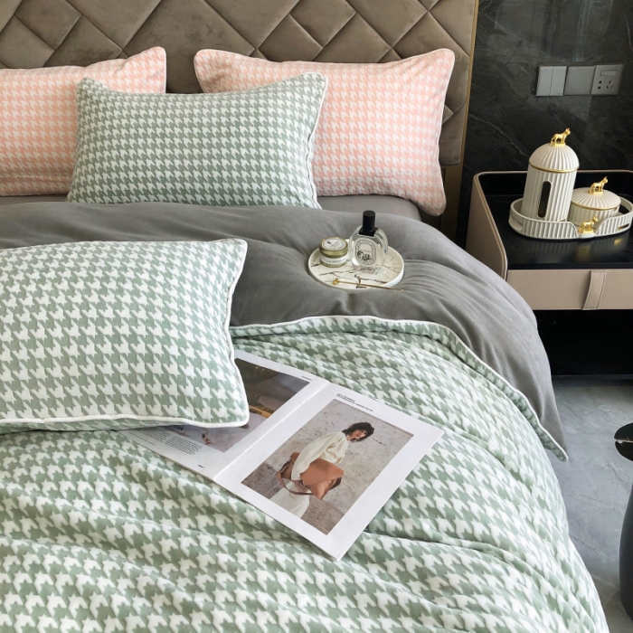 91家纺网 家纺一手货源 找家纺 慕尚 2022新款雕花绒立体牛奶绒轻奢系列四件套 千鸟格绿