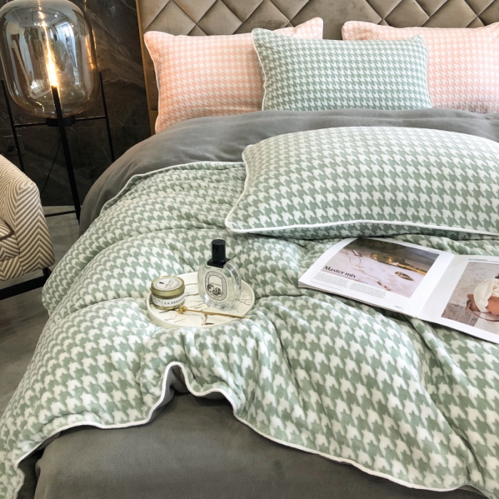 91家纺网 家纺一手货源 找家纺 慕尚 2022新款雕花绒立体牛奶绒轻奢系列四件套 千鸟格绿