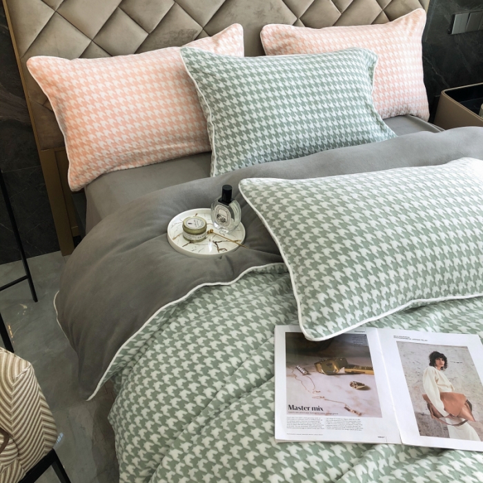 91家纺网 家纺一手货源 找家纺 慕尚 2022新款雕花绒立体牛奶绒轻奢系列四件套 千鸟格绿