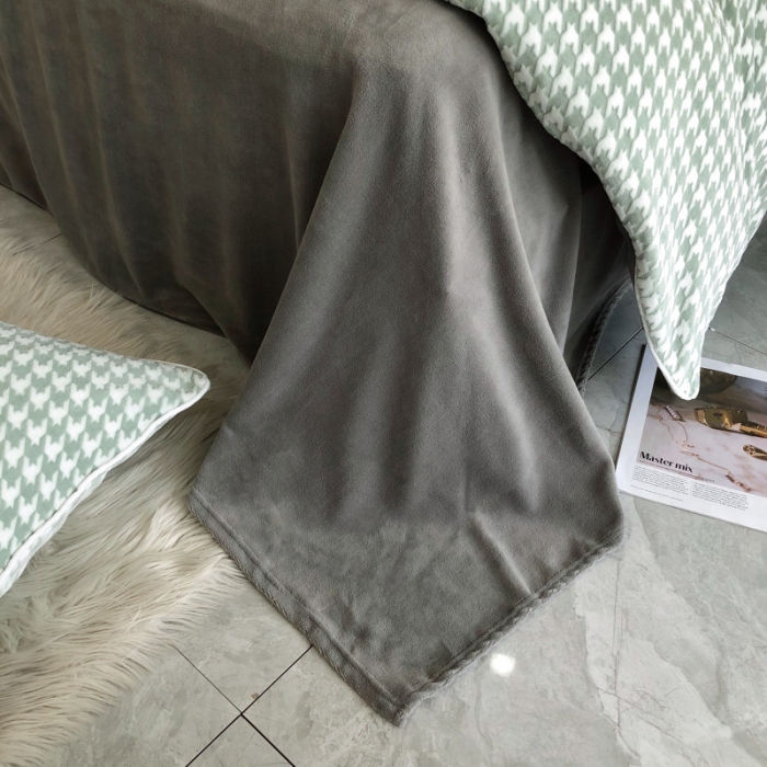 91家纺网 家纺一手货源 找家纺 慕尚 2022新款雕花绒立体牛奶绒轻奢系列四件套 千鸟格绿