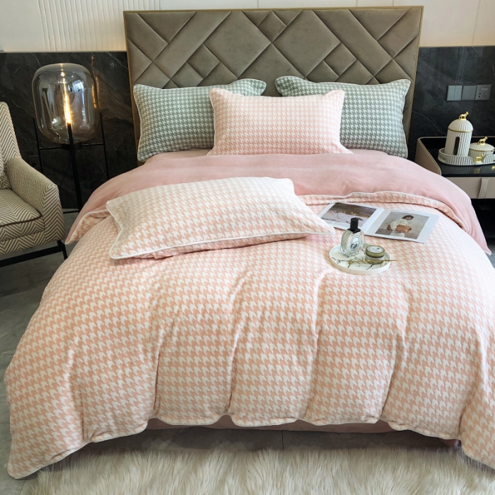 91家纺网 家纺一手货源 找家纺 慕尚 2022新款雕花绒立体牛奶绒轻奢系列四件套 千鸟格玉