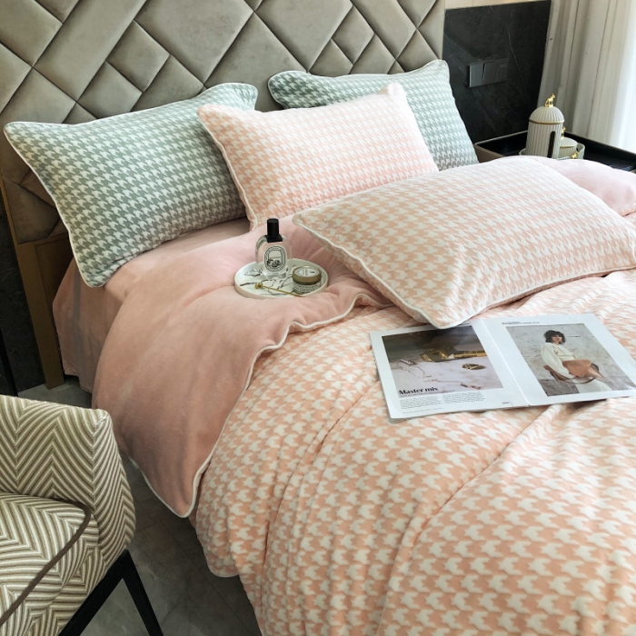91家纺网 家纺一手货源 找家纺 慕尚 2022新款雕花绒立体牛奶绒轻奢系列四件套 千鸟格玉