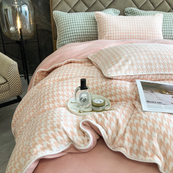 91家纺网 家纺一手货源 找家纺 慕尚 2022新款雕花绒立体牛奶绒轻奢系列四件套 千鸟格玉