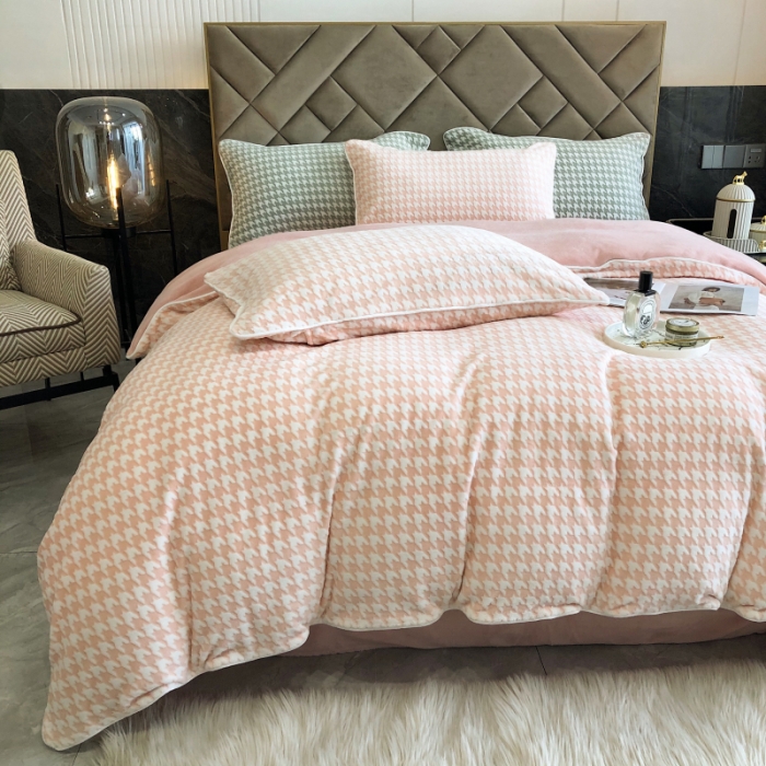 91家纺网 家纺一手货源 找家纺 慕尚 2022新款雕花绒立体牛奶绒轻奢系列四件套 千鸟格玉