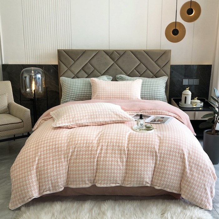 91家纺网 家纺一手货源 找家纺 慕尚 2022新款雕花绒立体牛奶绒轻奢系列四件套 千鸟格玉