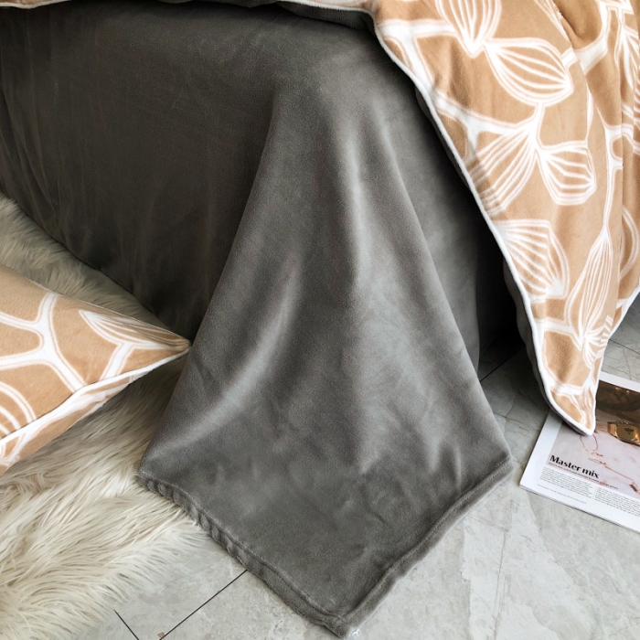 91家纺网 家纺一手货源 找家纺 慕尚 2022新款雕花绒立体牛奶绒轻奢系列四件套 树叶卡其