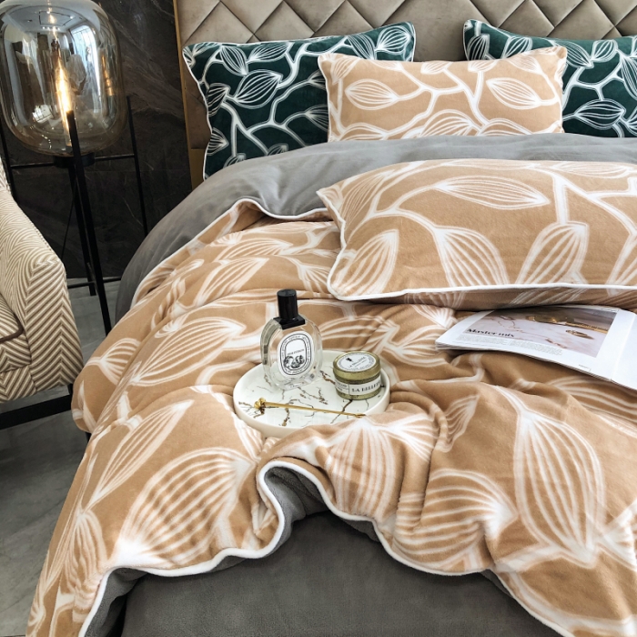 91家纺网 家纺一手货源 找家纺 慕尚 2022新款雕花绒立体牛奶绒轻奢系列四件套 树叶卡其