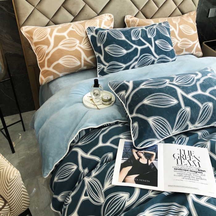 91家纺网 家纺一手货源 找家纺 慕尚 2022新款雕花绒立体牛奶绒轻奢系列四件套 树叶蓝