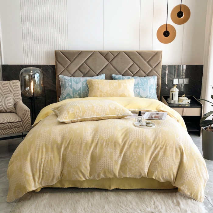 91家纺网 家纺一手货源 找家纺 慕尚 2022新款雕花绒立体牛奶绒轻奢系列四件套 小熊黄