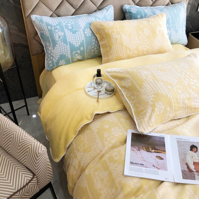 91家纺网 家纺一手货源 找家纺 慕尚 2022新款雕花绒立体牛奶绒轻奢系列四件套 小熊黄