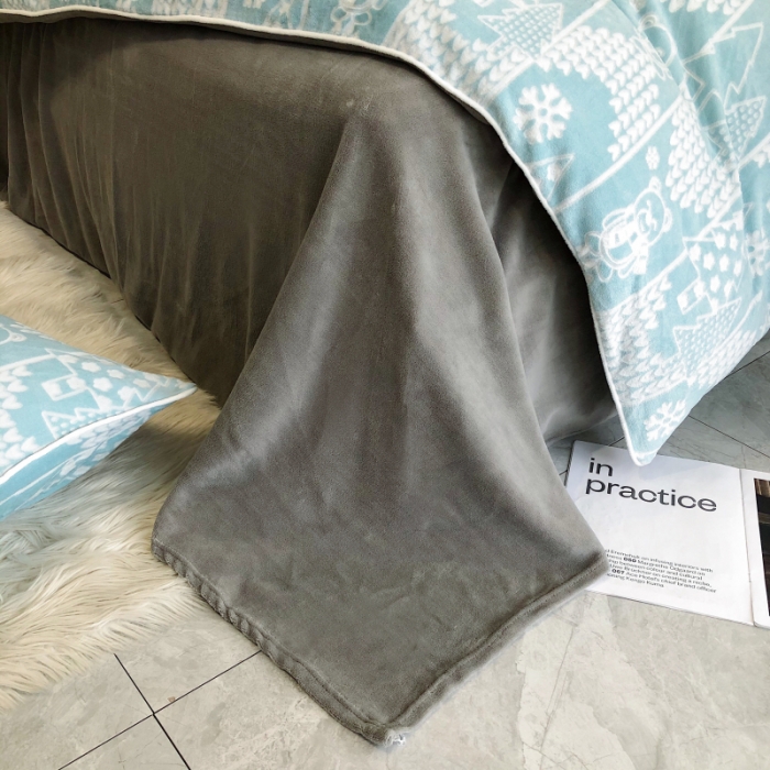 91家纺网 家纺一手货源 找家纺 慕尚 2022新款雕花绒立体牛奶绒轻奢系列四件套 小熊蓝