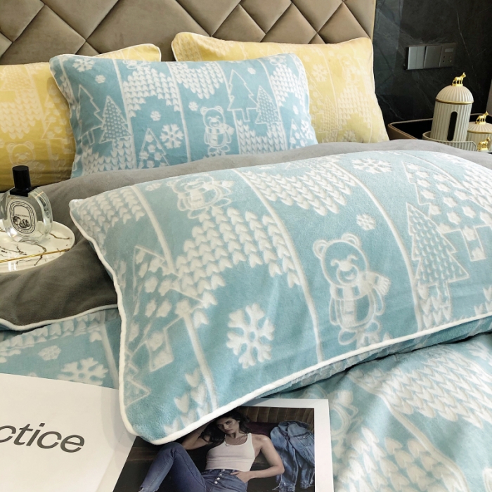 91家纺网 家纺一手货源 找家纺 慕尚 2022新款雕花绒立体牛奶绒轻奢系列四件套 小熊蓝