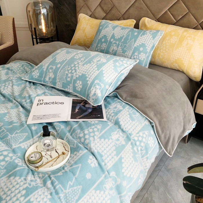 91家纺网 家纺一手货源 找家纺 慕尚 2022新款雕花绒立体牛奶绒轻奢系列四件套 小熊蓝