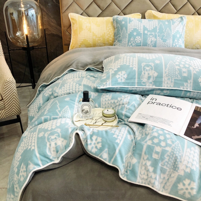 91家纺网 家纺一手货源 找家纺 慕尚 2022新款雕花绒立体牛奶绒轻奢系列四件套 小熊蓝