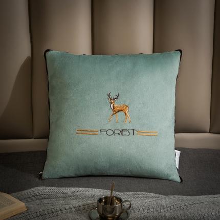 91家纺网 家纺一手货源 找家纺 翰轩家居 2021新款水晶绒绣花抱枕被 一鹿有你-抹茶绿