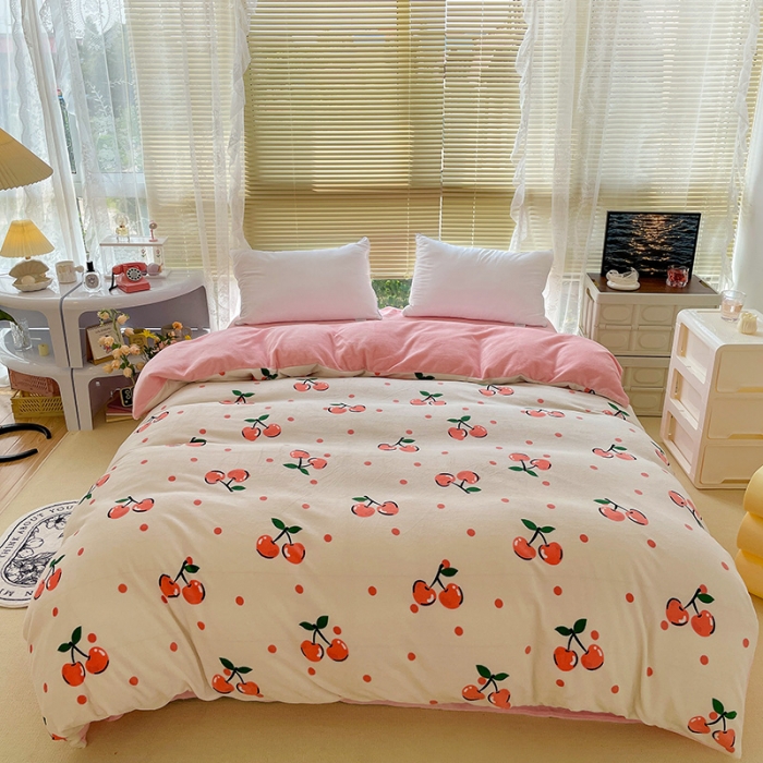91家纺网 家纺一手货源 找家纺 慕尚 2022新款田园花卉类牛奶绒单被套 樱桃恋人