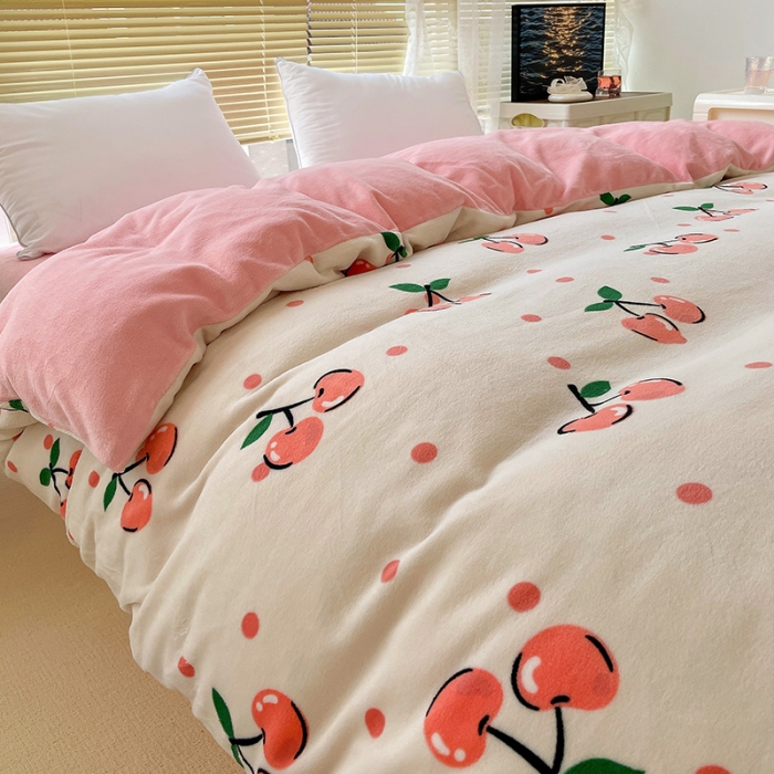 91家纺网 家纺一手货源 找家纺 慕尚 2022新款田园花卉类牛奶绒单被套 樱桃恋人