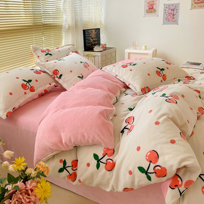 91家纺网 家纺一手货源 找家纺 慕尚 2022新款田园花卉类牛奶绒单被套 樱桃恋人