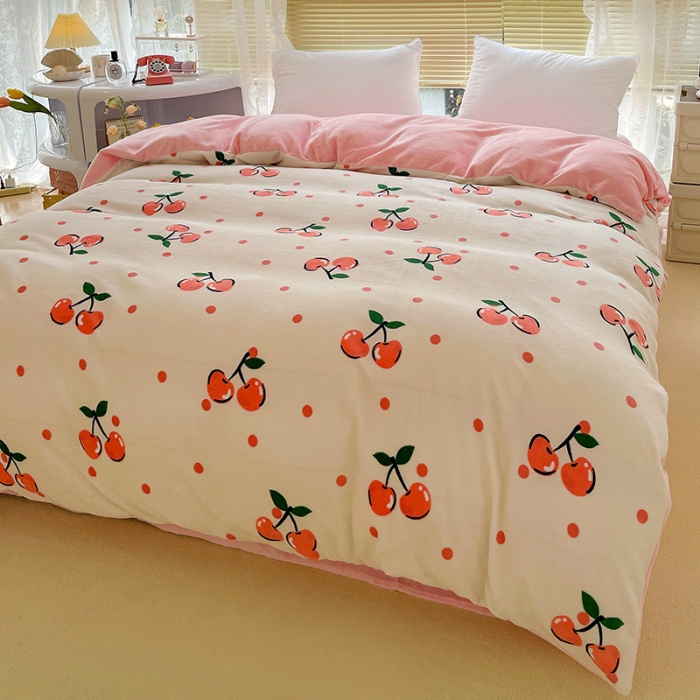 91家纺网 家纺一手货源 找家纺 慕尚 2022新款田园花卉类牛奶绒单被套 樱桃恋人